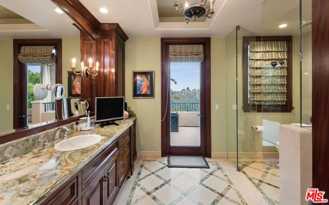 $12,449,000 | 2108 Stratford Circle, Los Angeles, CA 90077