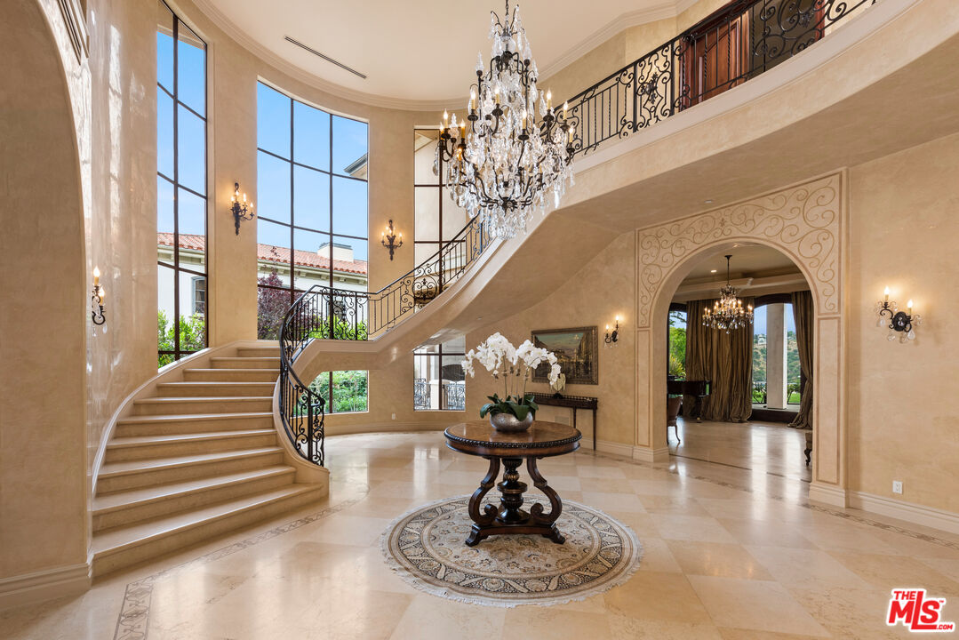 2108 Stratford Circle Los Angeles, CA 90077 - Photo 3 of 29