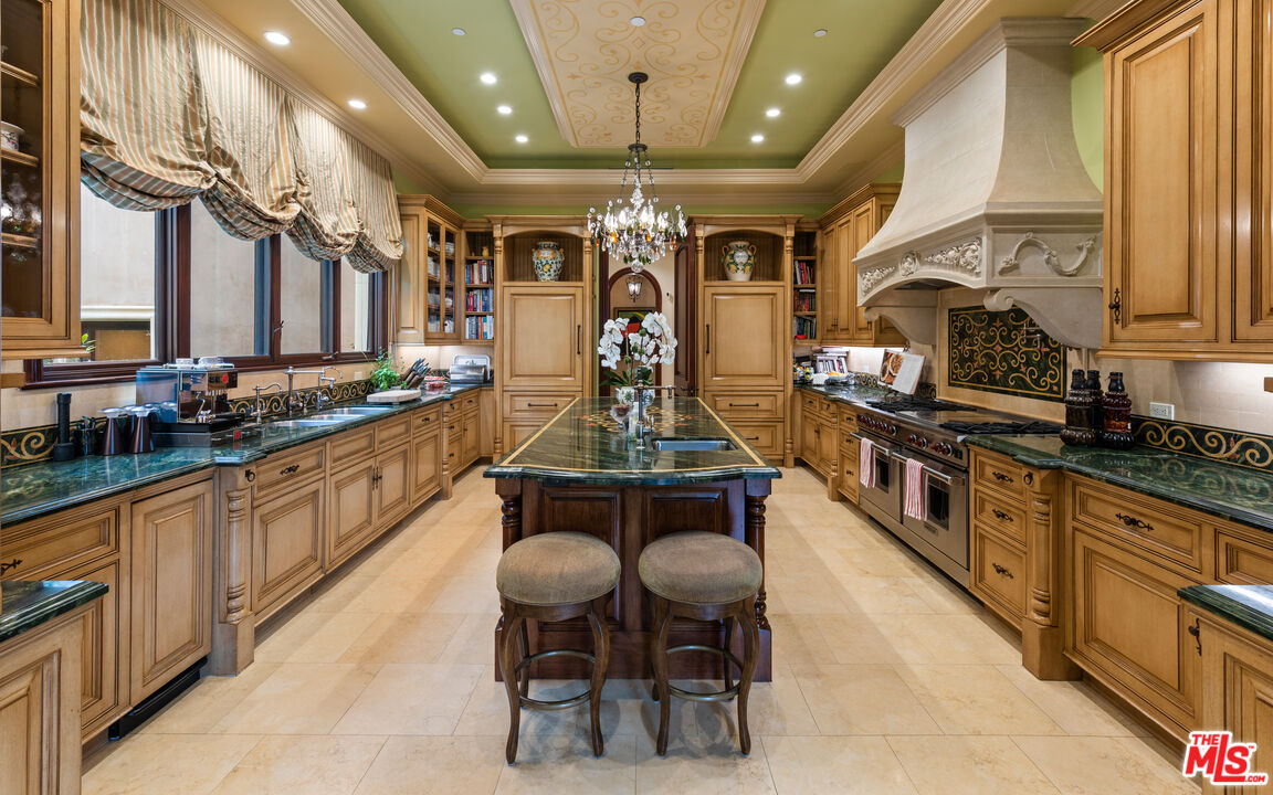 2108 Stratford Circle Los Angeles, CA 90077 - Photo 6 of 29