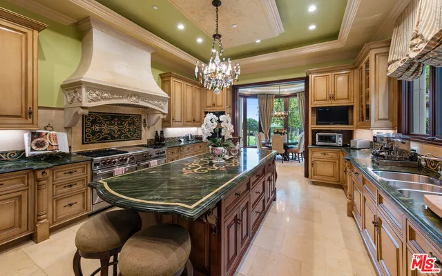 $12,449,000 | 2108 Stratford Circle, Los Angeles, CA 90077