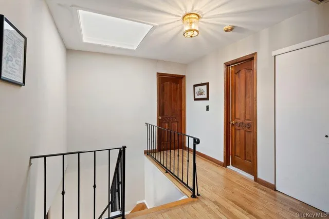 $1,375,000 | 18 Barry Lane, Syosset, NY 11791