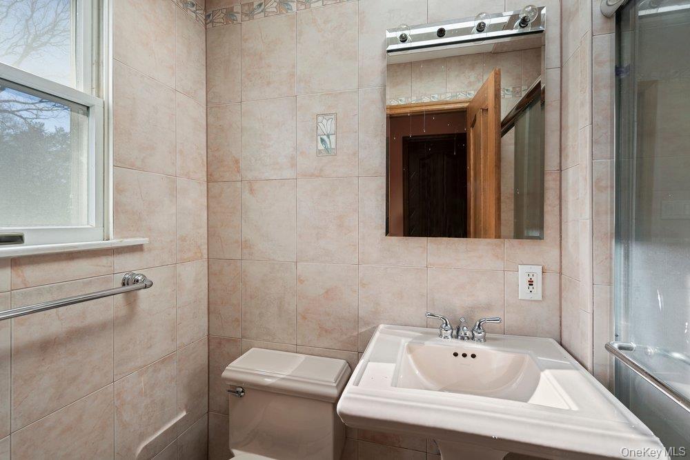 18 Barry Lane Syosset, NY 11791 - Photo 29 of 37 a bathroom with a tub and sink
