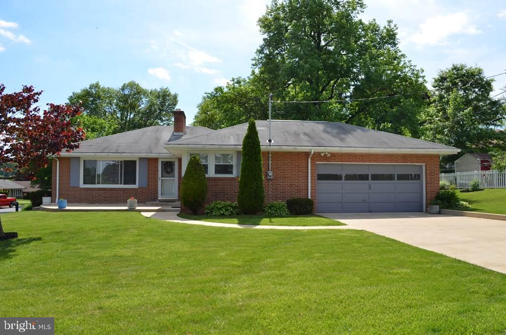 795 Woodberry Road York, PA 17403 - Photo 1 of 29 Gallery Image 1