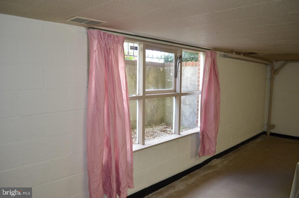 795 Woodberry Road York, PA 17403 - Photo 18 of 29 Gallery Image 18