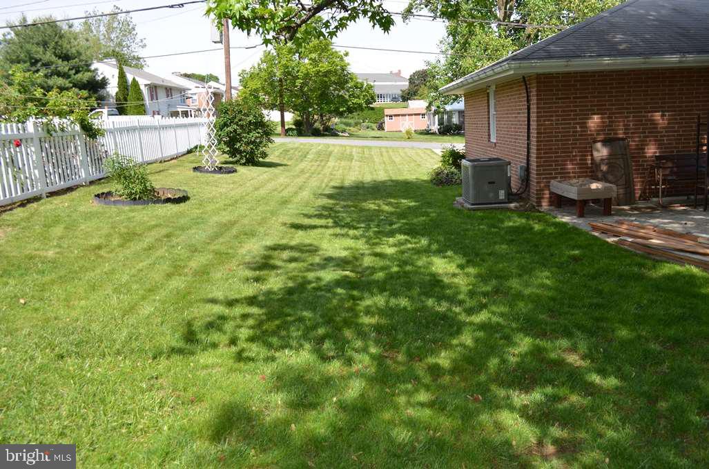 795 Woodberry Road York, PA 17403 - Photo 2 of 29 Gallery Image 2