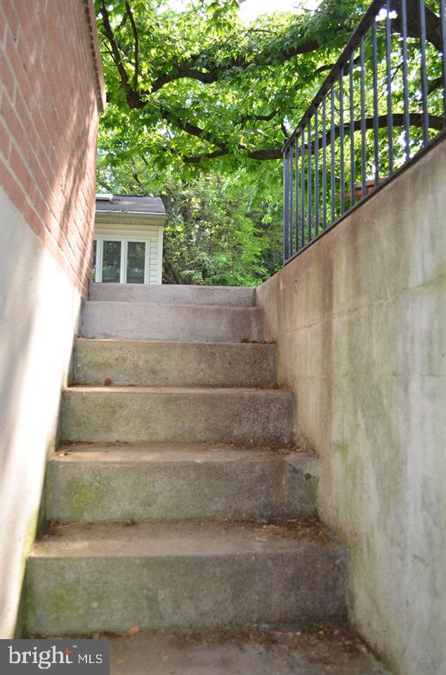 795 Woodberry Road York, PA 17403 - Photo 23 of 29 Gallery Image 23