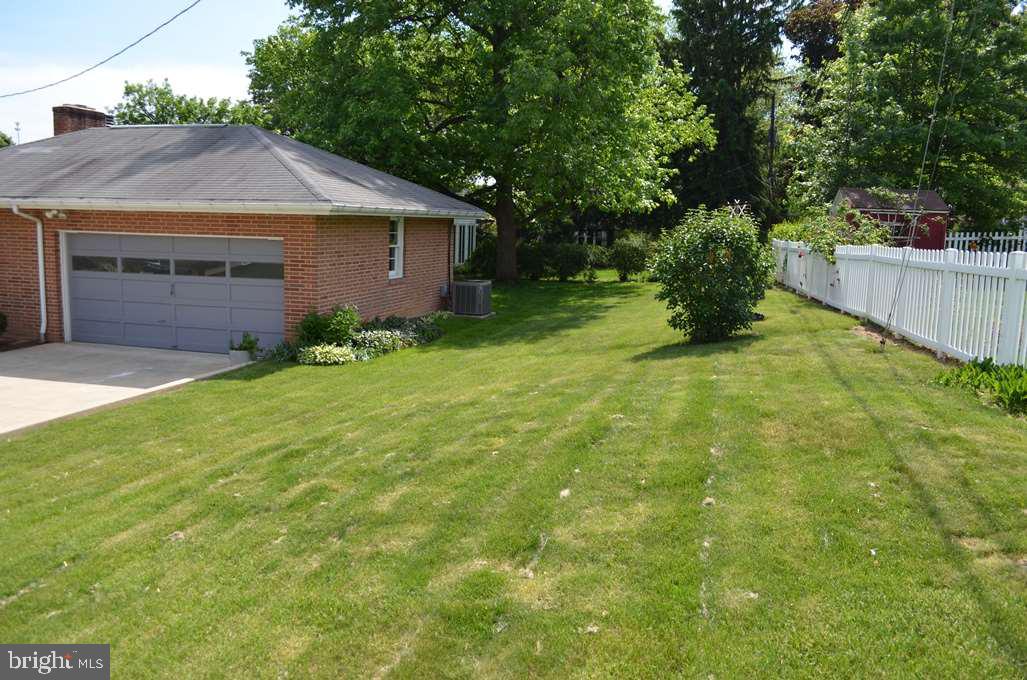 795 Woodberry Road York, PA 17403 - Photo 27 of 29 Gallery Image 27