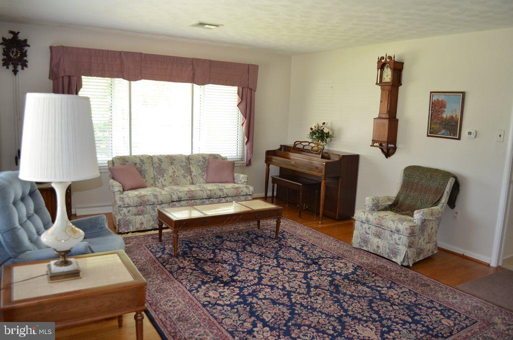 795 Woodberry Road York, PA 17403 - Photo 5 of 29 Gallery Image 5