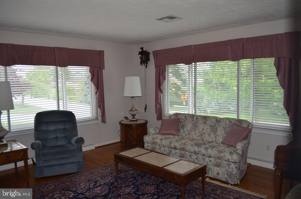 795 Woodberry Road York, PA 17403 - Photo 6 of 29 Gallery Image 6