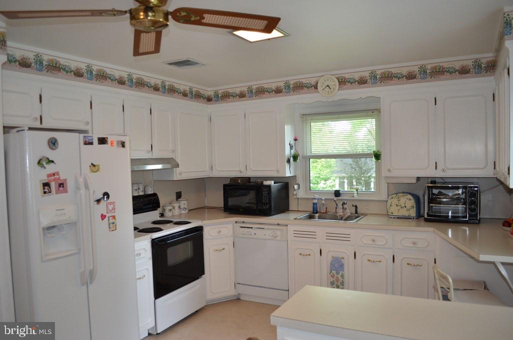 795 Woodberry Road York, PA 17403 - Photo 10 of 29 Gallery Image 10