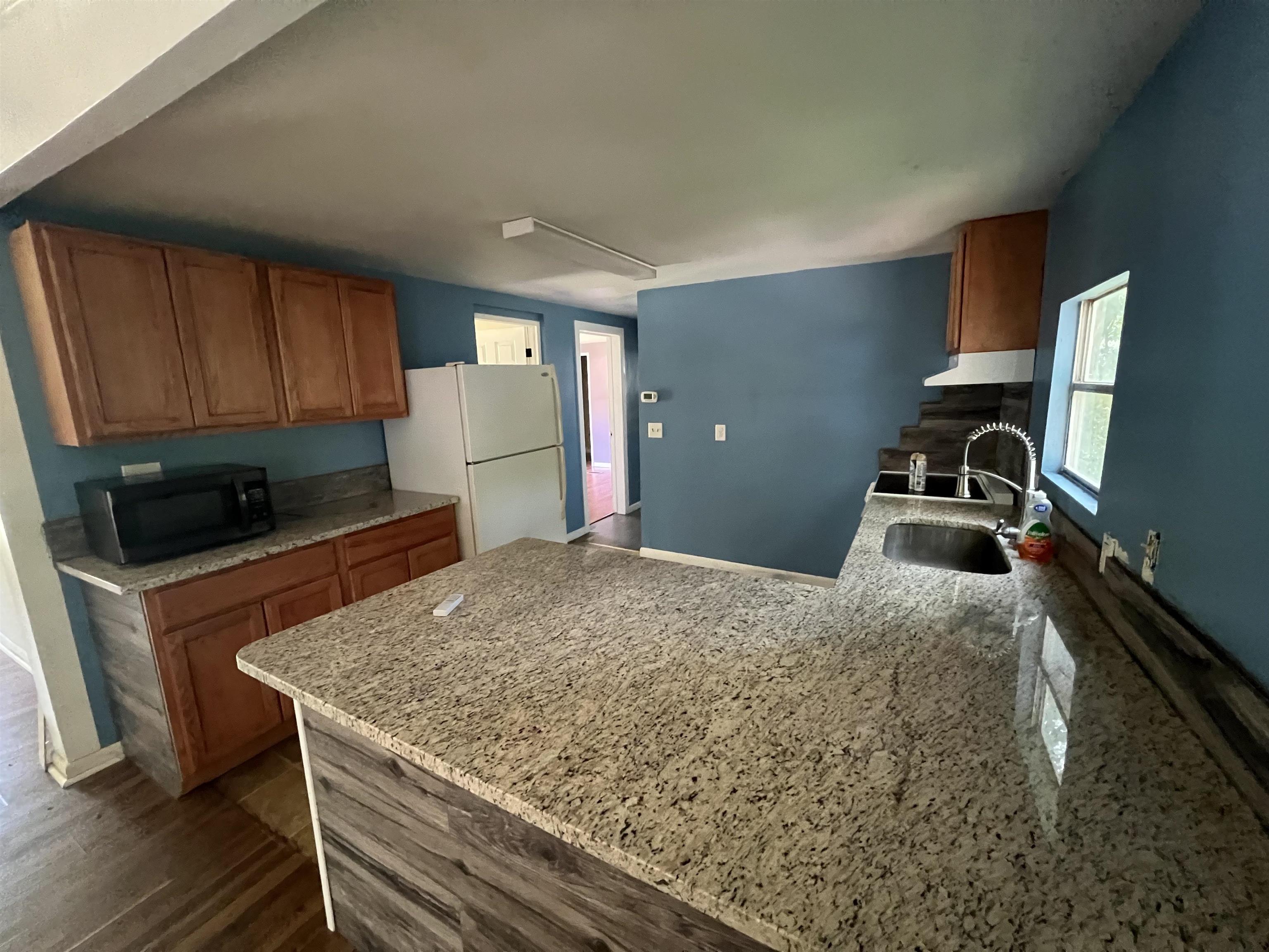 6473 Capri Isle St. Augustine, FL 32095 - Photo 3 of 7 a kitchen that has a sink and a stove in it