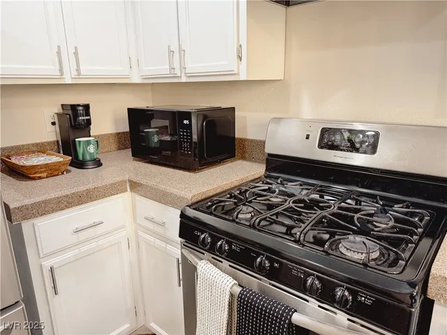 $2,950 | 2865 Destino Lane, Henderson, NV 89074