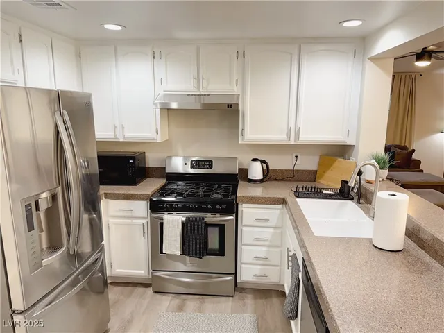 $2,950 | 2865 Destino Lane, Henderson, NV 89074