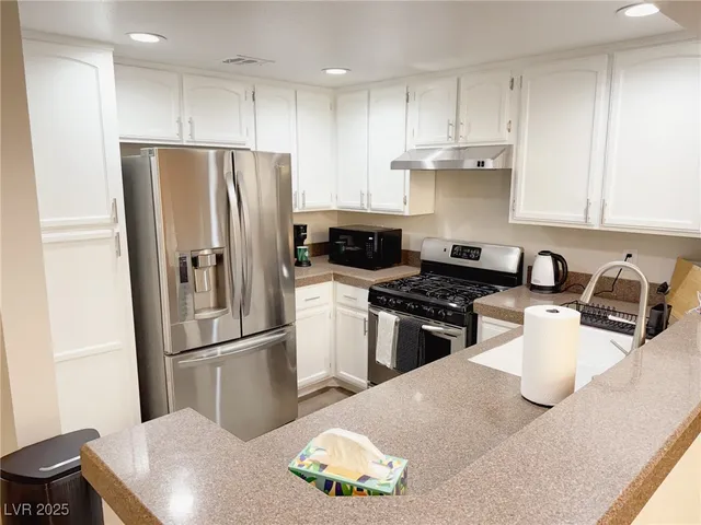 $2,950 | 2865 Destino Lane, Henderson, NV 89074