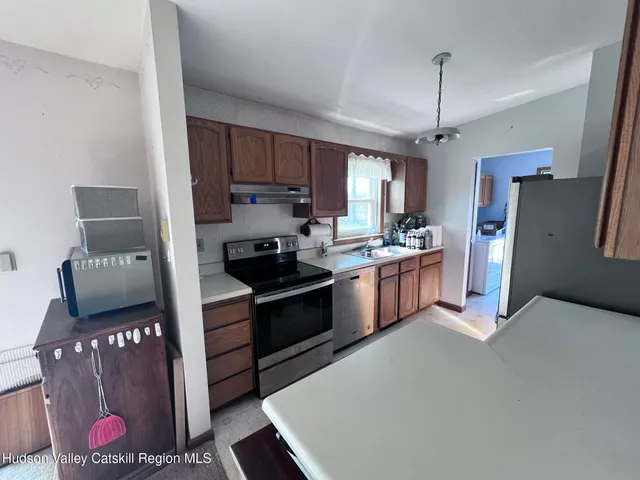 $334,000 | 6 Molly White Drive, Coxsackie, NY 12051