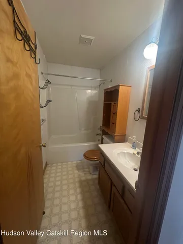 $334,000 | 6 Molly White Drive, Coxsackie, NY 12051