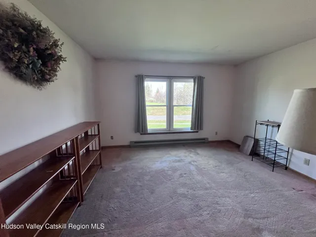 $334,000 | 6 Molly White Drive, Coxsackie, NY 12051