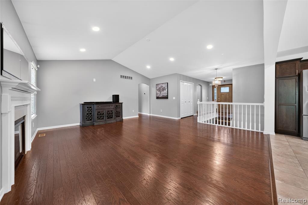 30278 Bradmore Road Warren, MI 48092 - Photo 11 of 28