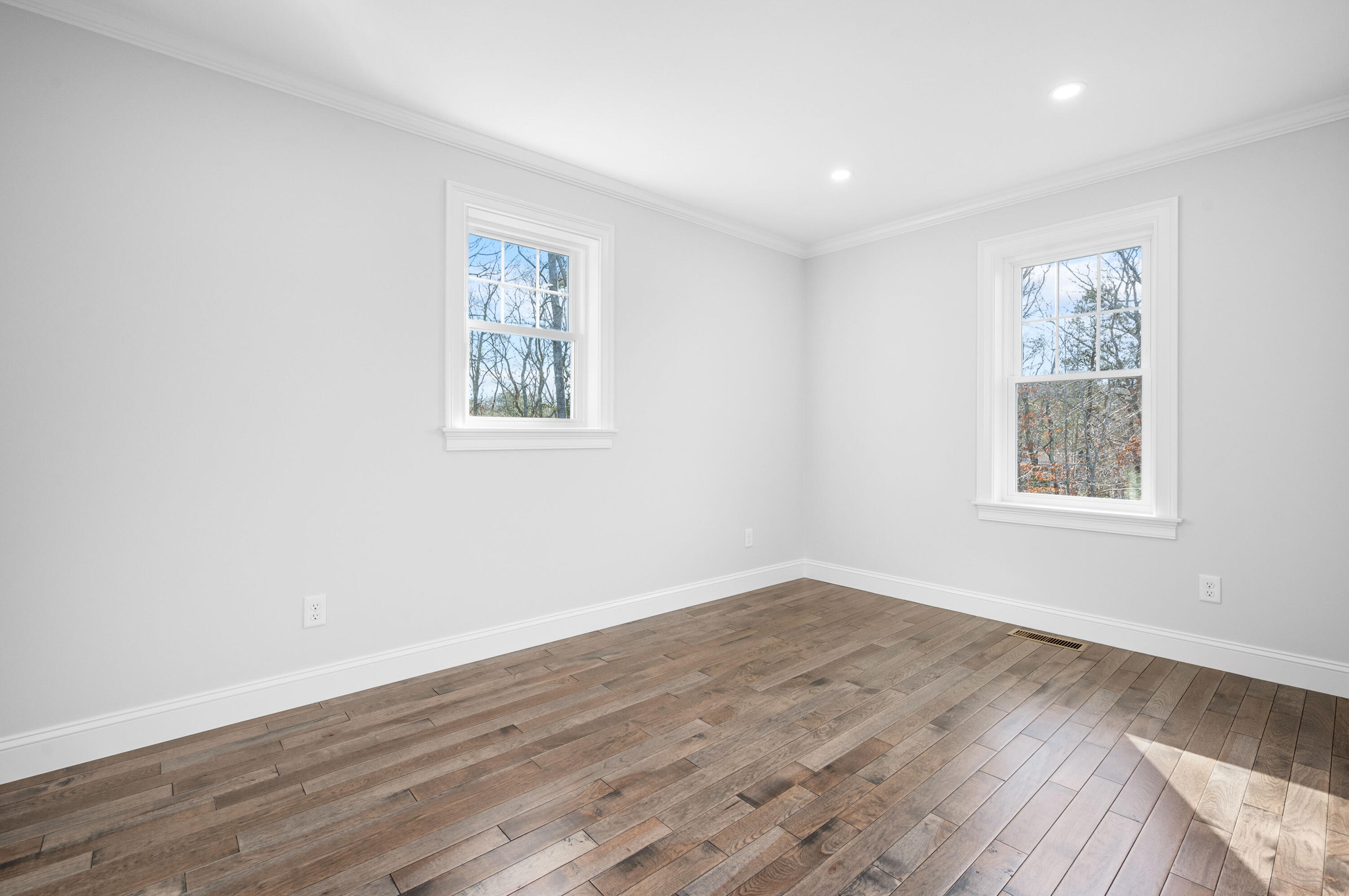 17 Silver Leaf Lane Mashpee, MA 02649 - Photo 20 of 33 17 Silver Leaf Guest Bedroom Rear 1