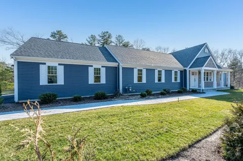 $1,099,000 | 17 Silver Leaf Lane, Mashpee, MA 02649