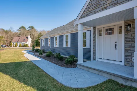 $1,099,000 | 17 Silver Leaf Lane, Mashpee, MA 02649