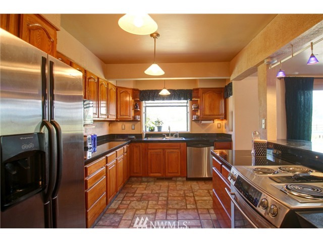 9774 Collins Road Sedro-Woolley, WA 98284 - Photo 9 of 24 Gallery Image 9