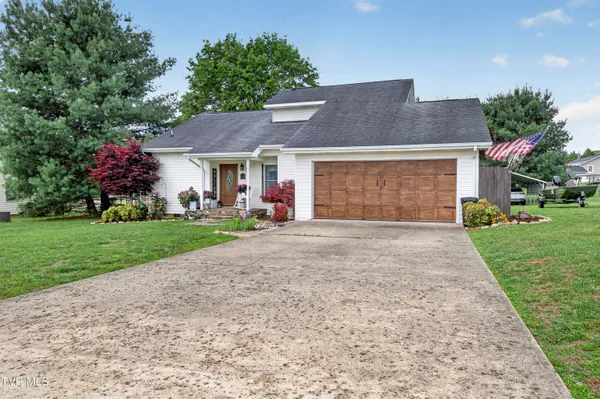 $349,800 | 21658 Lakeshore Drive, Abingdon, VA 24211