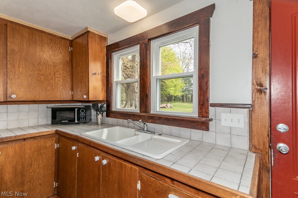 6418 Chapel Road Madison, OH 44057 - Photo 13 of 28