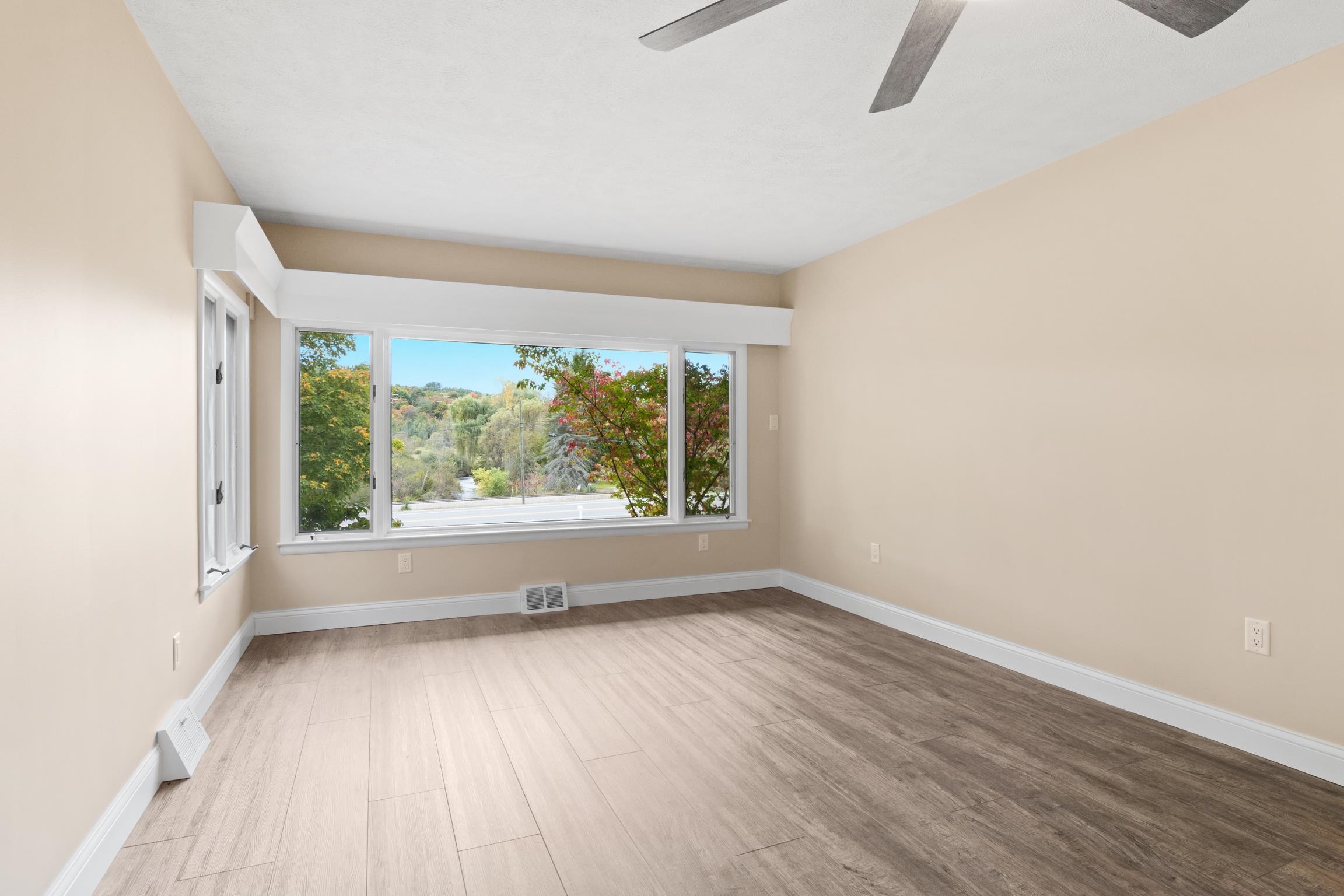 2262 West River Road Traverse City, MI 49696 - Photo 9 of 31 1944553-5c8c02e7-f3d2-4091-ae7d-2cec1400ea71.JPG