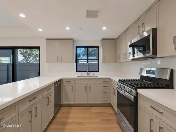 $4,300 | 3190 Los Robles Road, Unit A, Thousand Oaks, CA 91362