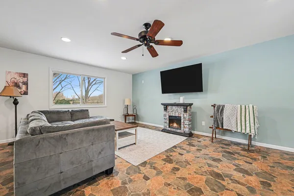 $3,000 | 325 West Delhi Road, Ann Arbor, MI 48103