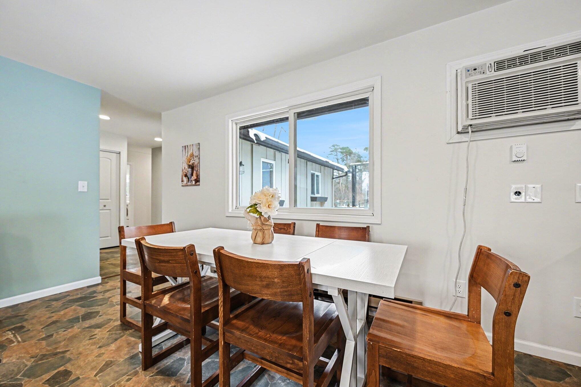 325 West Delhi Road Ann Arbor, MI 48103 - Photo 3 of 15 Dining