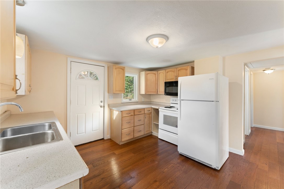 402 Middlebridge Road South Kingstown, RI 02879 - Photo 11 of 50 Gallery Image 11