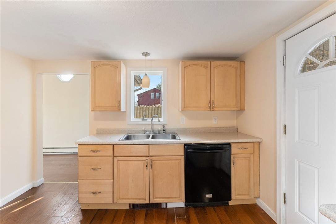 402 Middlebridge Road South Kingstown, RI 02879 - Photo 12 of 50 Gallery Image 12