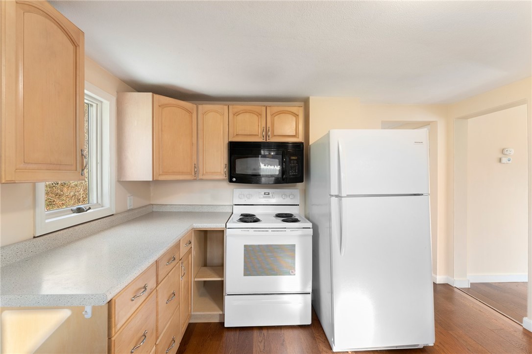 402 Middlebridge Road South Kingstown, RI 02879 - Photo 13 of 50 Gallery Image 13