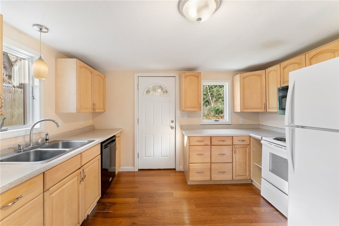 402 Middlebridge Road South Kingstown, RI 02879 - Photo 32 of 50 Gallery Image 32