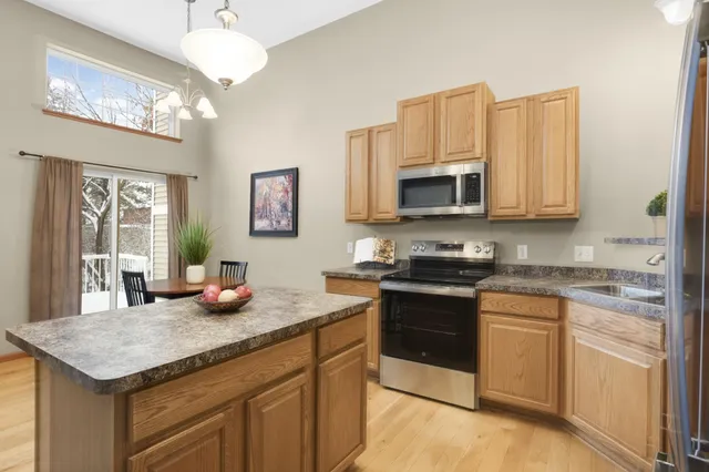 $2,300 | 15256 Maryland Avenue, Savage, MN 55378