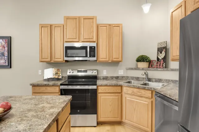 $2,300 | 15256 Maryland Avenue, Savage, MN 55378