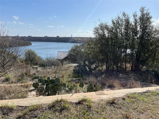 $1,300,000 | 105 Hells Gate Point, Strawn, TX 76475
