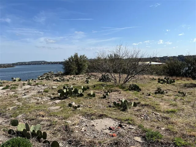 $1,300,000 | 105 Hells Gate Point, Strawn, TX 76475