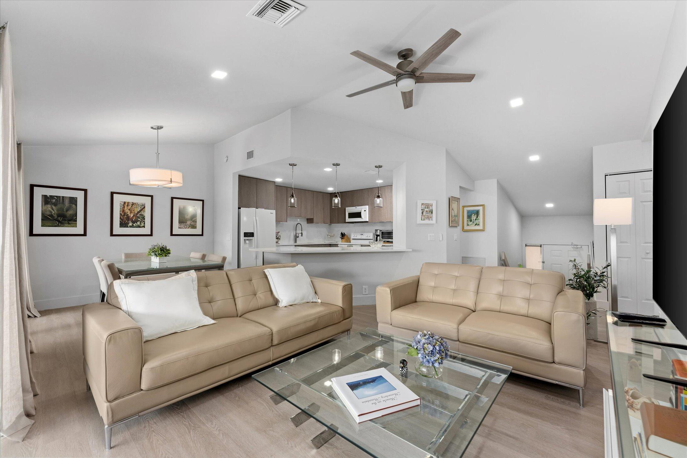 5521 Coach House Circle, Unit G Boca Raton, FL 33486 - Photo 8 of 32 Family Room