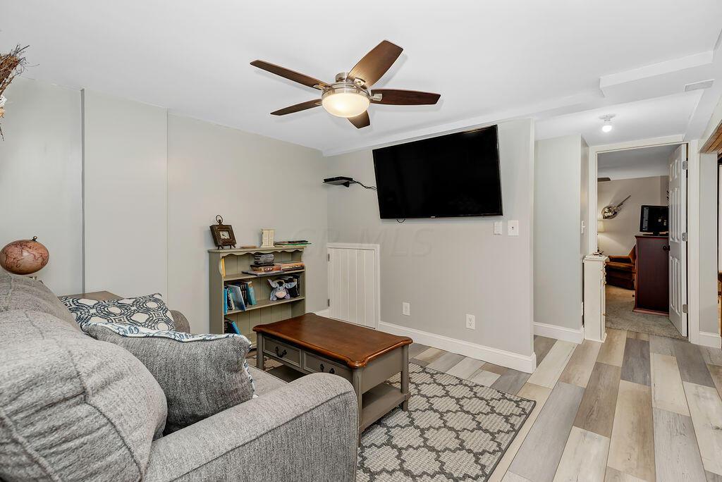 13412 Heimberger Road Northwest Baltimore, OH 43105 - Photo 43 of 98 42-SittingRoom