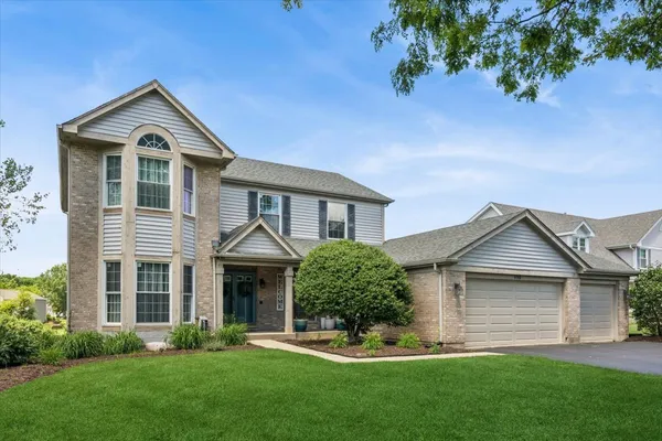 $525,000 | 490 Flora Drive, Algonquin, IL 60102