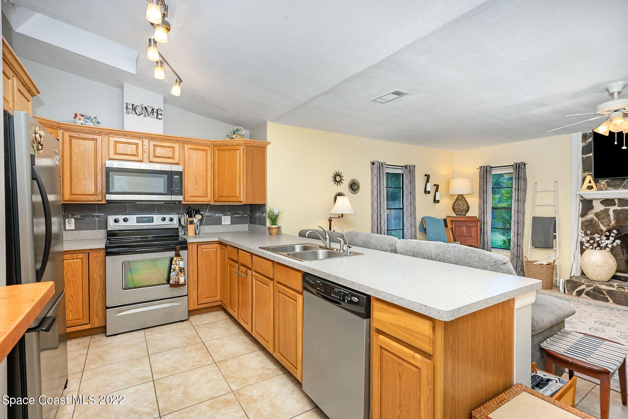 1088 Welch Road Southeast Palm Bay, FL 32909 - Photo 16 of 28 _k6OIL4M