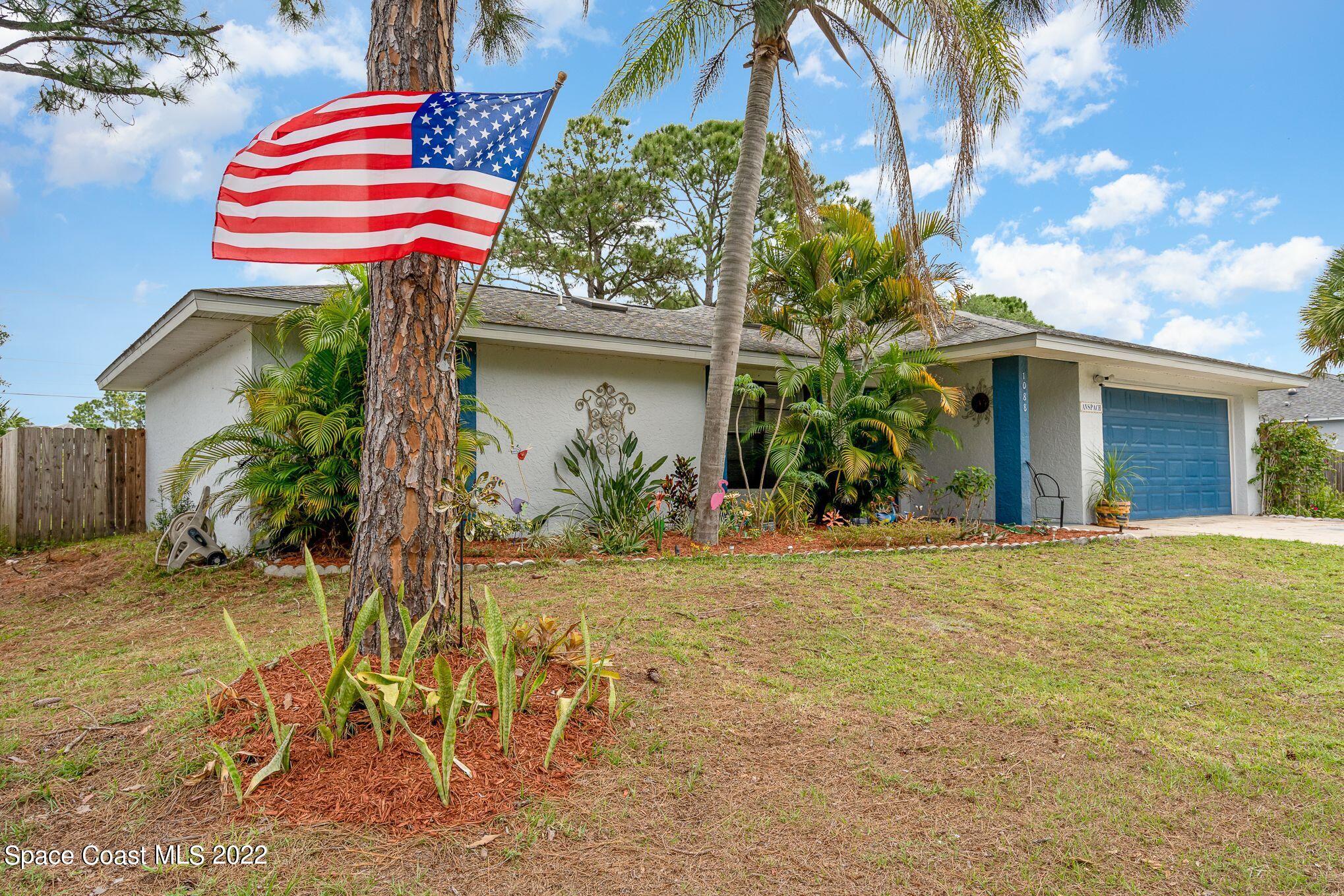 1088 Welch Road Southeast Palm Bay, FL 32909 - Photo 3 of 28 9BieQ5zw