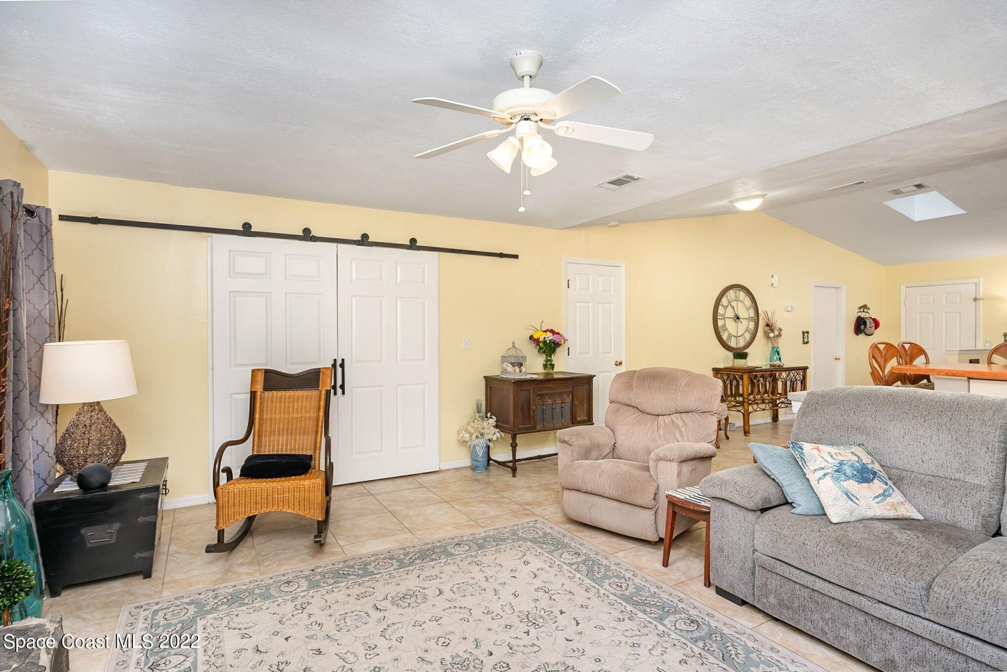 1088 Welch Road Southeast Palm Bay, FL 32909 - Photo 8 of 28 M0I5jQUE