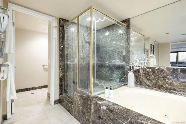 $949,800 | 230 West Laurel Street, Unit 303, San Diego, CA 92101