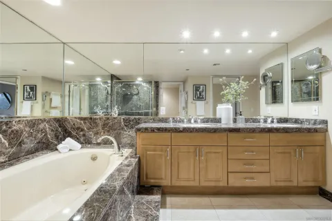 $949,800 | 230 West Laurel Street, Unit 303, San Diego, CA 92101