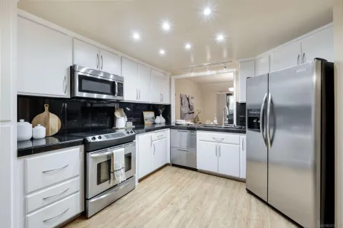 $949,800 | 230 West Laurel Street, Unit 303, San Diego, CA 92101