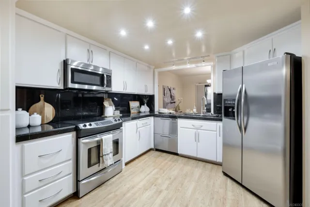 $949,800 | 230 West Laurel Street, Unit 303, San Diego, CA 92101